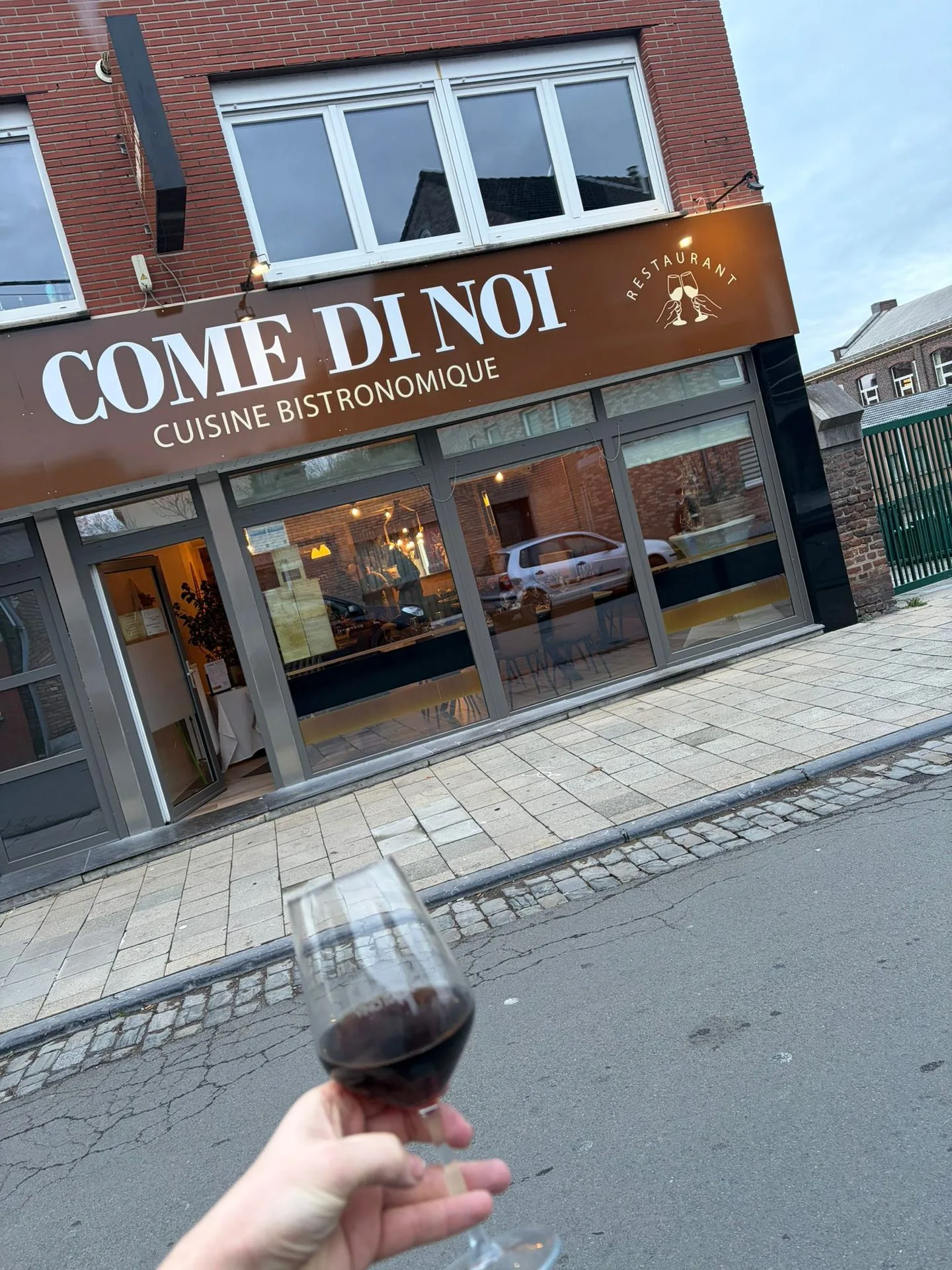 Salle du restaurant Come di noi à Seraing
