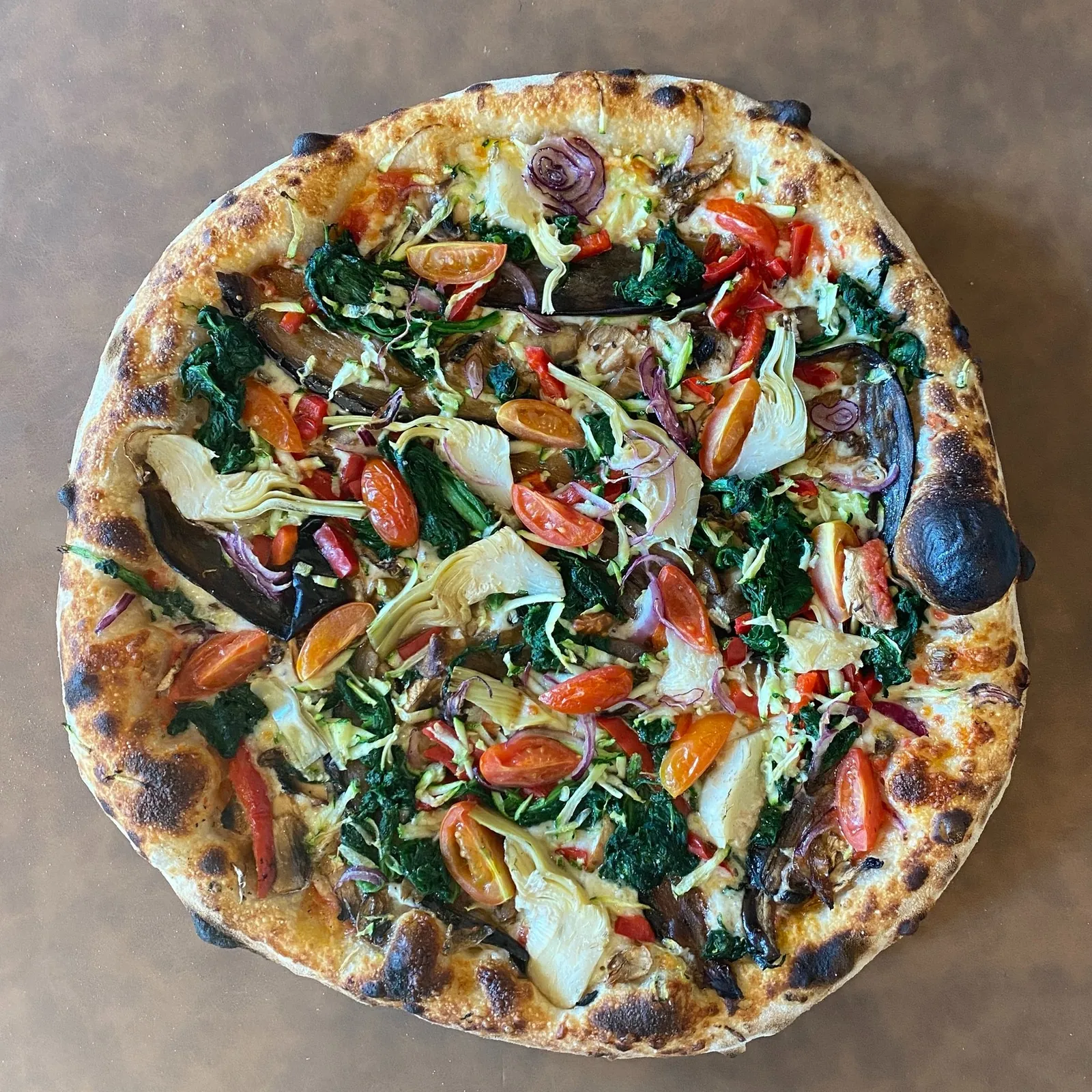 Pizza aux légumes cuite au feu de bois — Il Ponticello, La Louvière