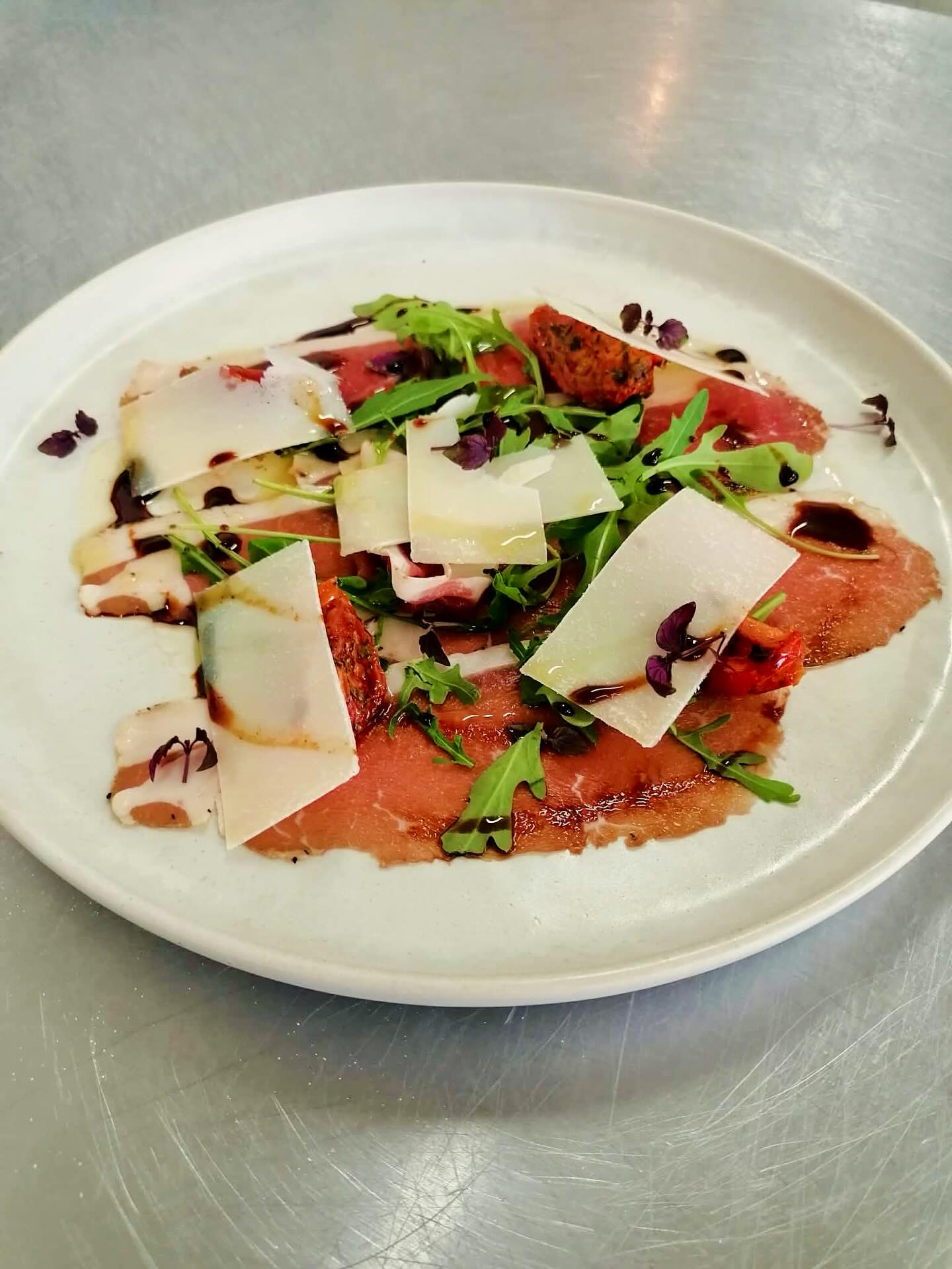 Carpaccio de bœuf, jus corsé au Jack Daniel's