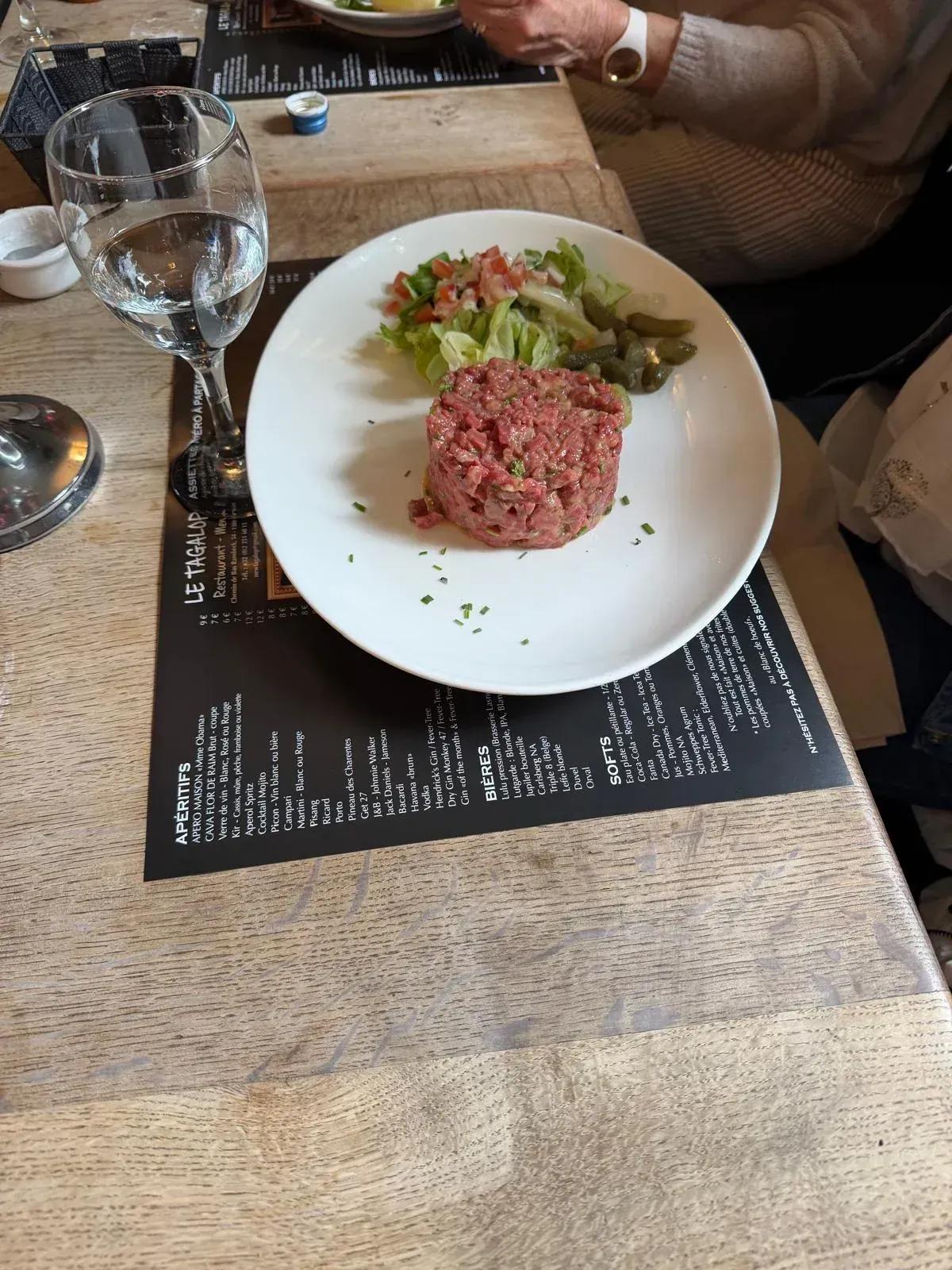 Le véritable tartare black Angus, à l'italienne ou traditionnel — coupé au couteau ou moulu minute.
